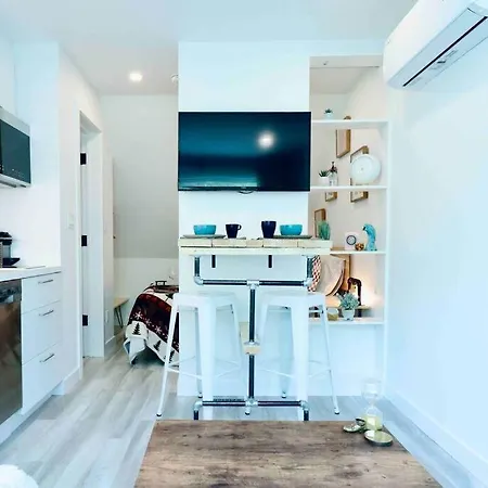 Cozy 1 Bedroom Laneway House Downtown Eastside